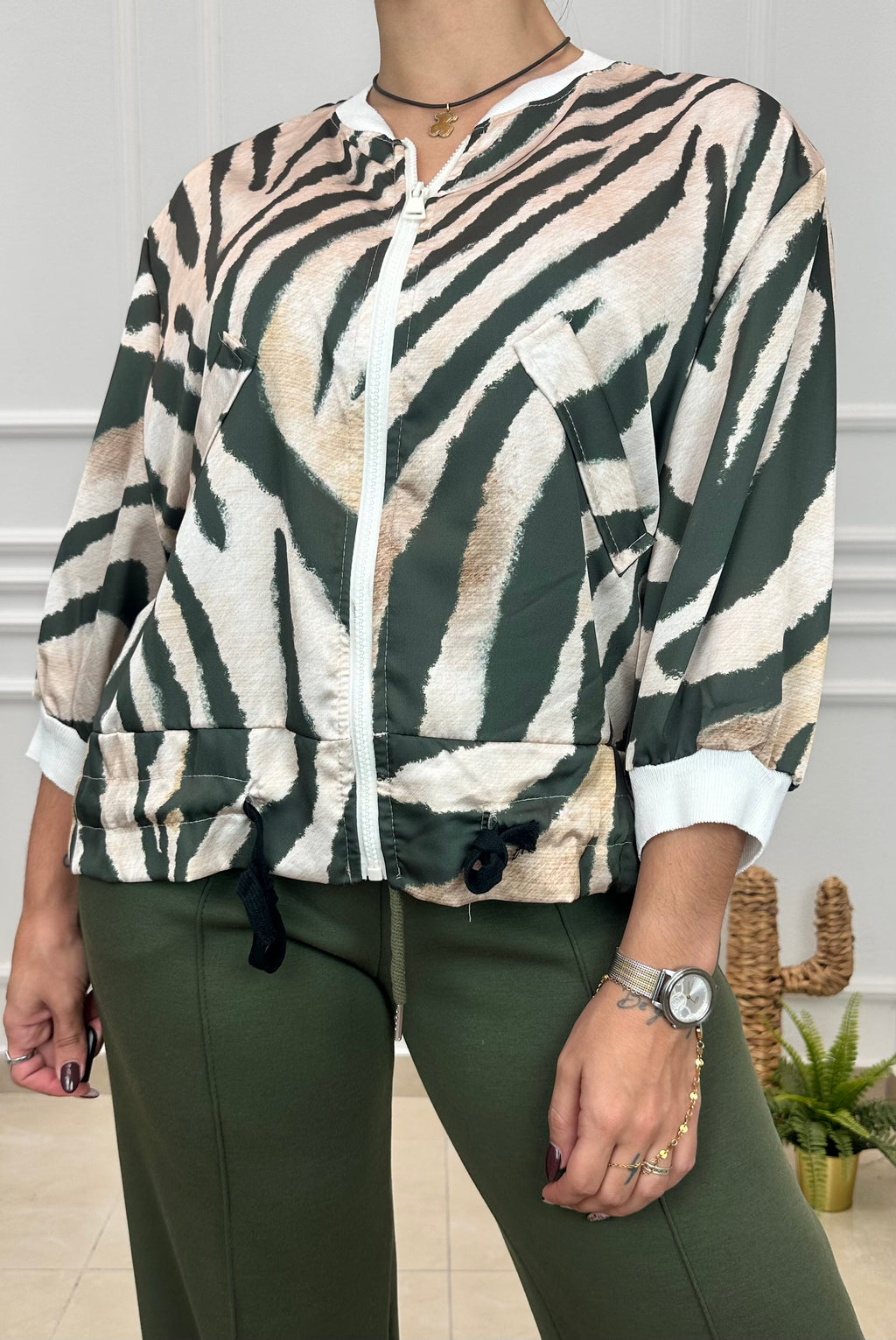 BOMBER SATINADA ESTAMPADA