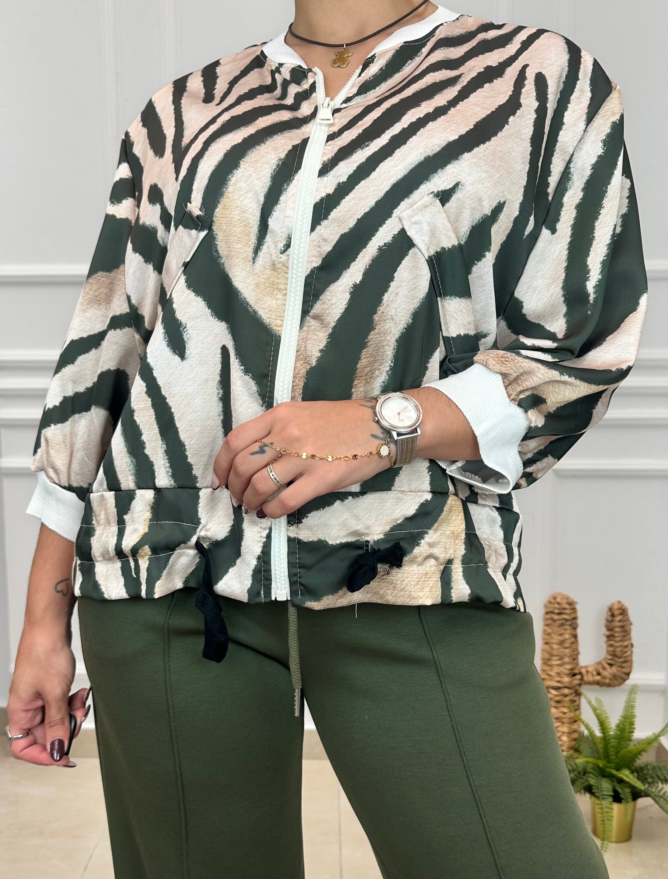 BOMBER SATINADA ESTAMPADA