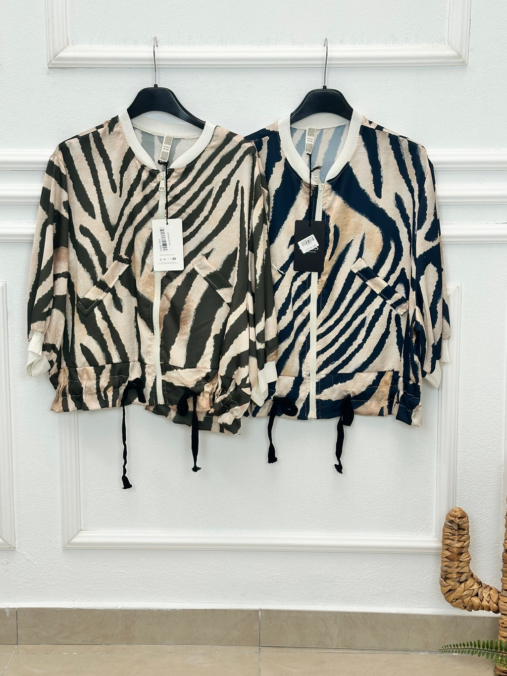 BOMBER SATINADA ESTAMPADA