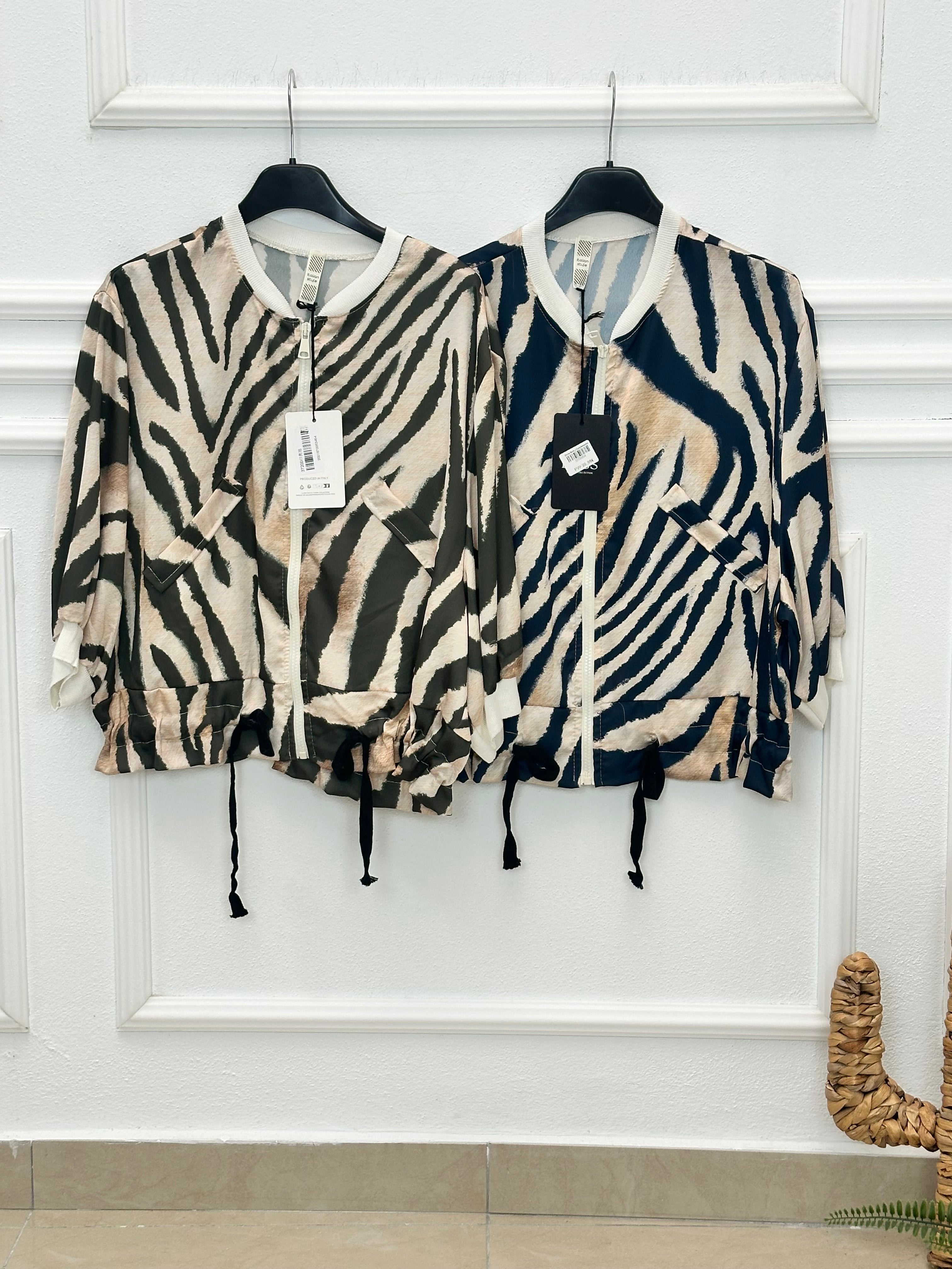 BOMBER SATINADA ESTAMPADA